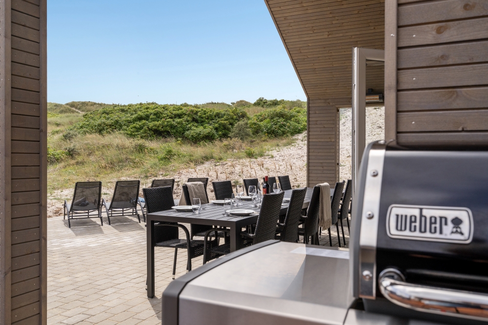 Nyd en grillaften på terrassen i luksushus nr. 541 i Vestjylland