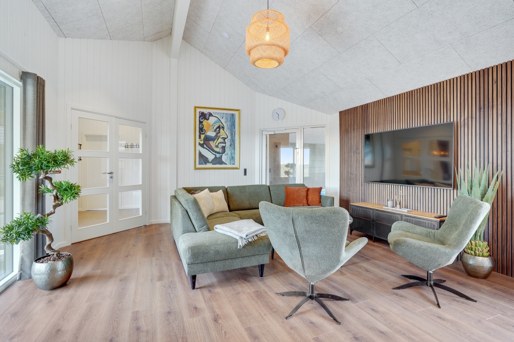 Der er mulighed for hygge i sommerhusets sofaarrangement, når I besøger luksushus nr. 546