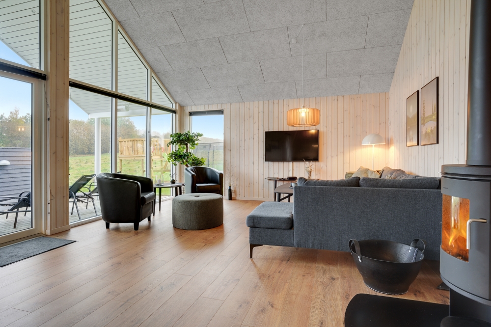 Sofaen i luksushus 544 i Østjylland indbyder til brætspil eller at se en film sammen.