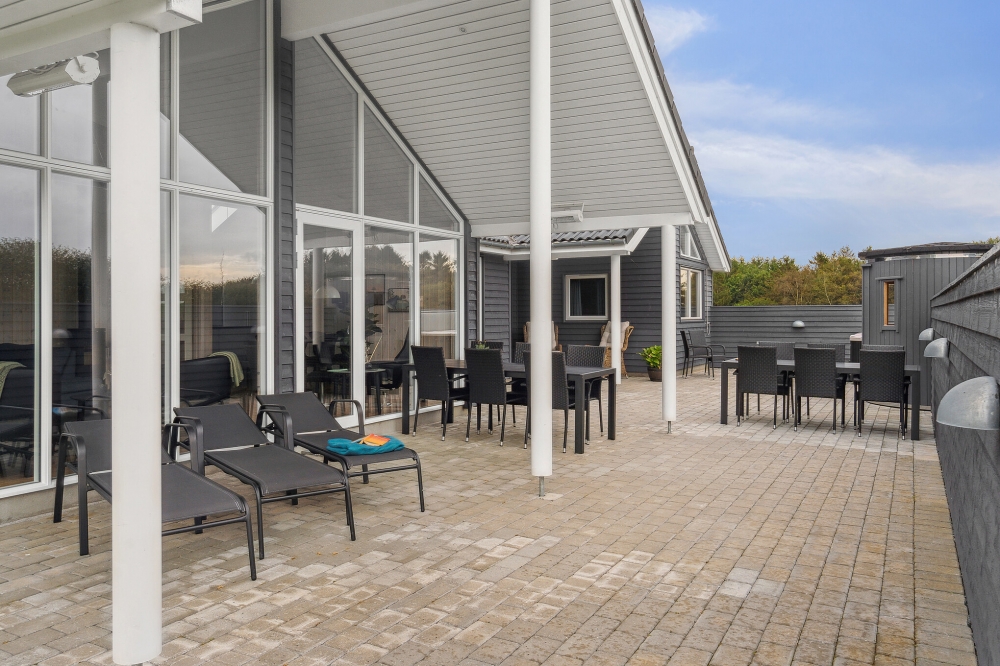Luksushus nr. 544 har en dejlig terrasse med gode havemøbler til 14 personer.