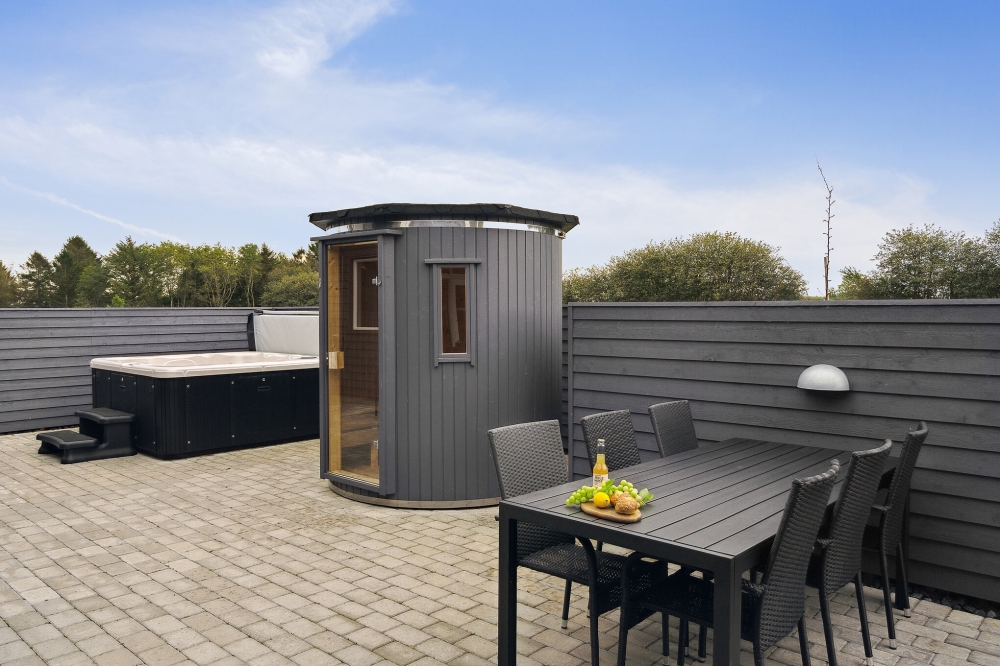 Stor terrasse ved luksushus nr. 544 i Østjylland.