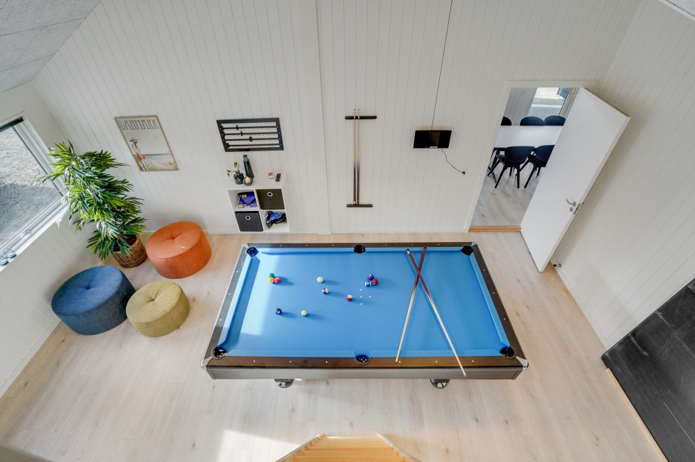 Ud over de mange timer, man kan bruge i husets pool-afdeling, så byder luksushus 540 også på billard/bordtennis og dart