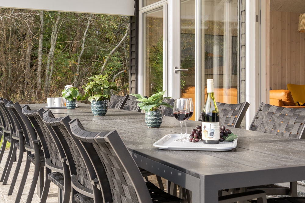 Nyd en grillaften på terrassen i luksushus nr. 568 i Vestjylland