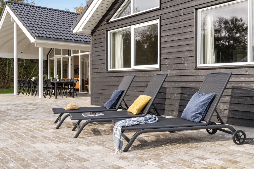 Luksushus nr. 568 har en dejlig terrasse med gode havemøbler til 16 personer.