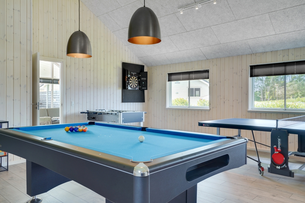 Ud over de mange timer, man kan bruge i husets pool-afdeling, så byder luksushus 547 også på mange udendørs aktiviteter