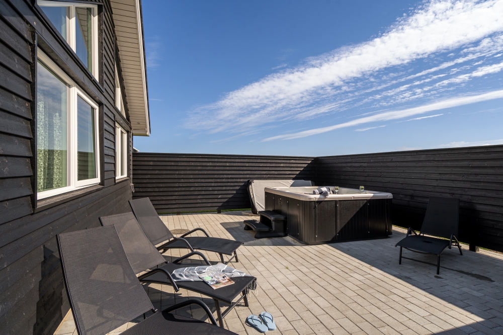Stor terrasse ved luksushus nr. 547 i Limfjorden.