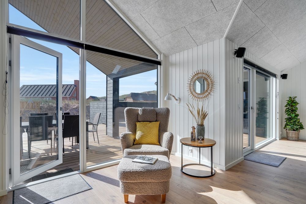 Sofaen i luksushus 558 i Vestjylland indbyder til brætspil eller at se en film sammen.