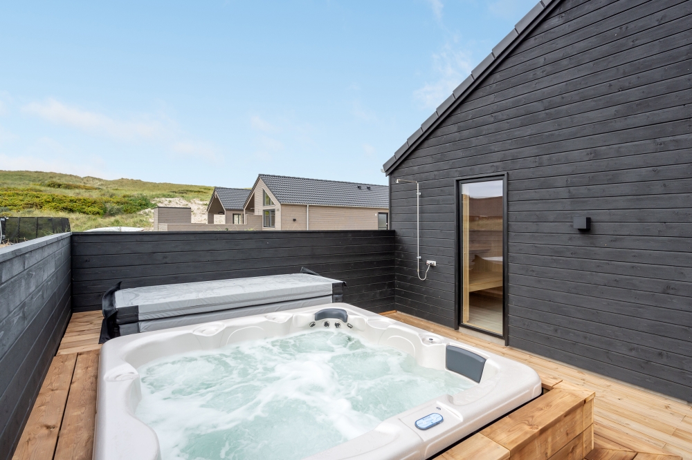 Tag en dukkert i poolen i luksushus nr. 558 i Vestjylland.