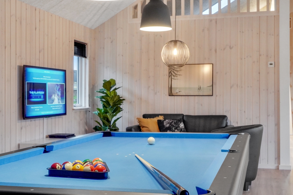 Ud over de mange timer, man kan bruge i husets pool-afdeling, så byder luksushus 545 også på billard/bordtennis og dart