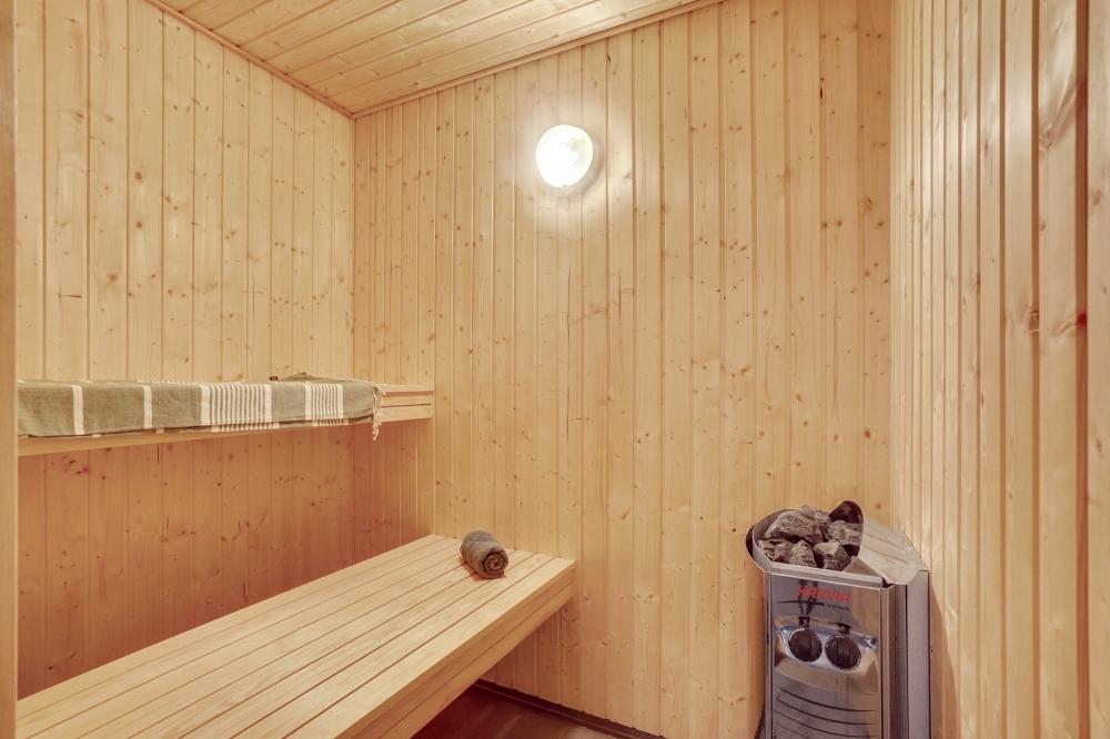 Nyd varmen i saunaen i luksushus nr. 545 til 18 personer
