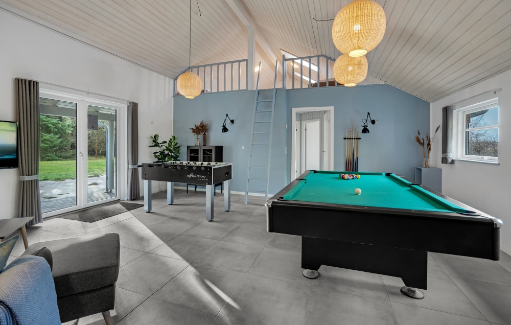Ud over de mange timer, man kan bruge i husets pool-afdeling, så byder luksushus 571 også på billard/bordtennis og dart