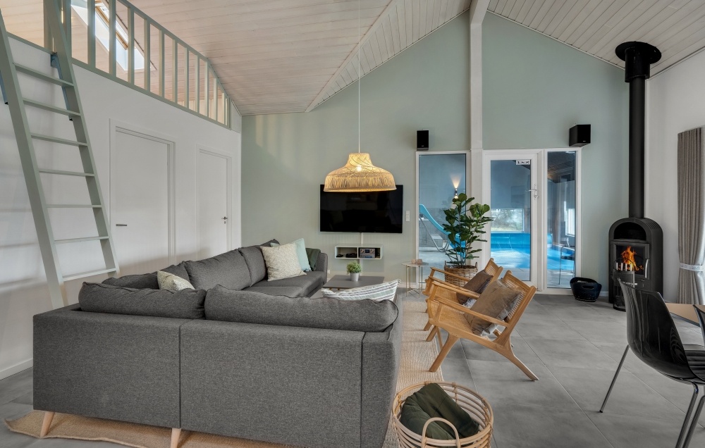 Sofaen i luksushus 571 i Sydjylland indbyder til brætspil eller at se en film sammen.