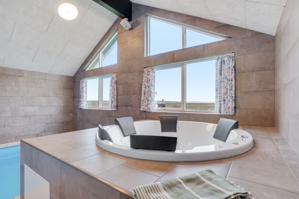 Nyd varmen i spaen i luksushus nr. 551 i Vestjylland