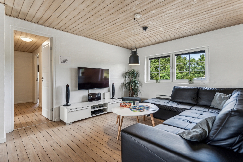 Sofaen i luksushus 572 i Vestjylland indbyder til brætspil eller at se en film sammen.