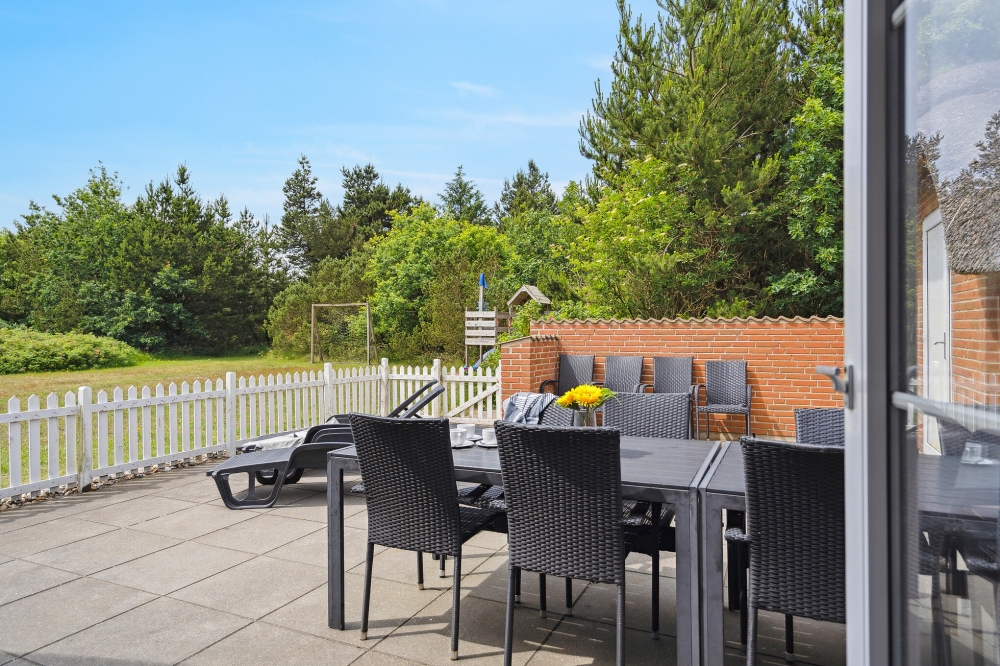 Luksushus nr. 572 har en dejlig terrasse med gode havemøbler til 12 personer.