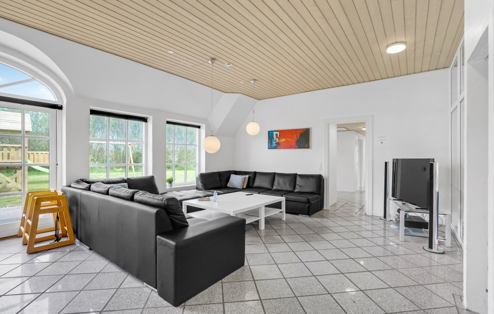 Sofaen i luksushus 576 i Vestjylland indbyder til brætspil eller at se en film sammen.