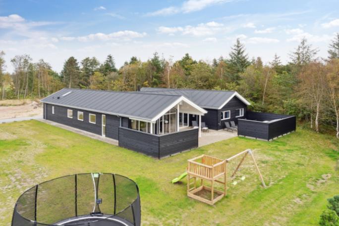 Dette skønne poolhus nr. 577 med plads til 18 personer ligger i Nordjylland