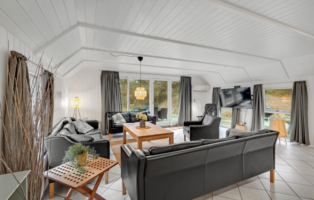 Sofaen i luksushus 552 i Vestjylland indbyder til brætspil eller at se en film sammen.