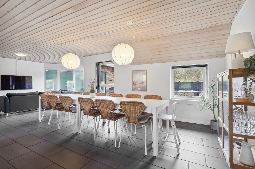 Det store lyse opholdrum i luksushus nr. 557 til 14.