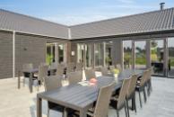 Nyd en grillaften på terrassen i luksushus nr. 579 i Vestjylland