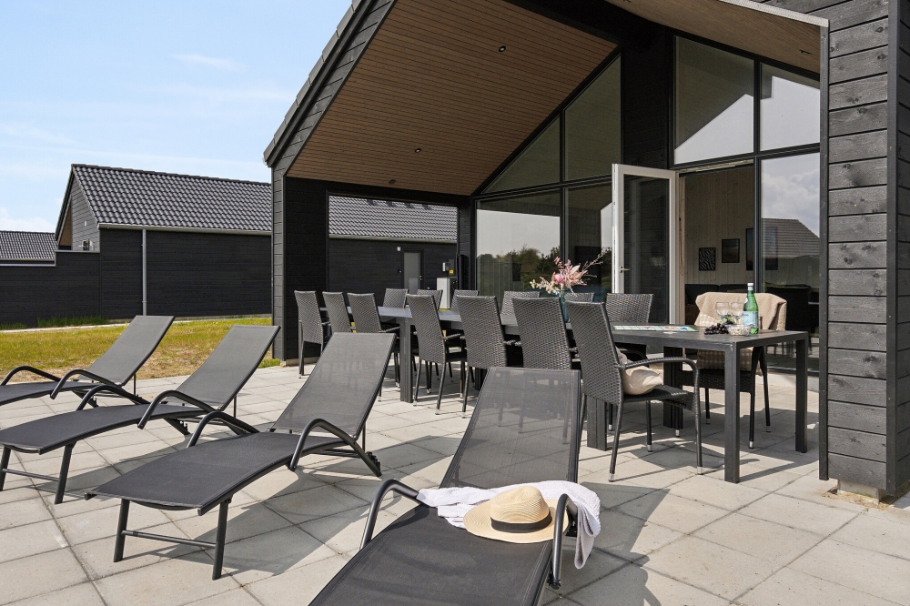 Stor terrasse ved luksushus nr. 601 i Sydjylland.