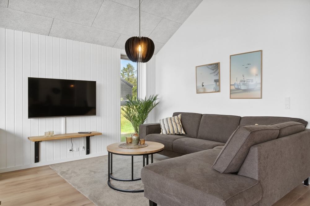 Sofaen i luksushus 590 i Sydjylland indbyder til brætspil eller at se en film sammen.