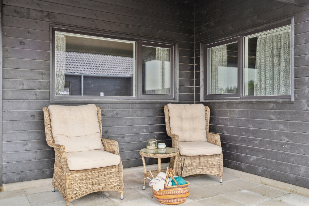 Nyd en grillaften på terrassen i luksushus nr. 591 i Sydjylland