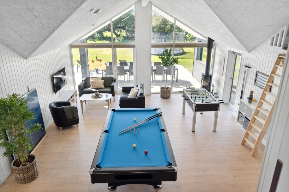 Ud over de mange timer, man kan bruge i husets pool-afdeling, så byder luksushus 596 også på billard/bordtennis og dart