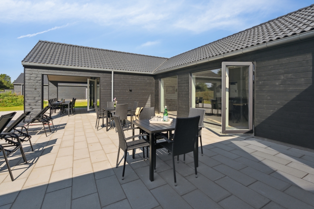 Luksushus nr. 598 har en dejlig terrasse med gode havemøbler til 20 personer.