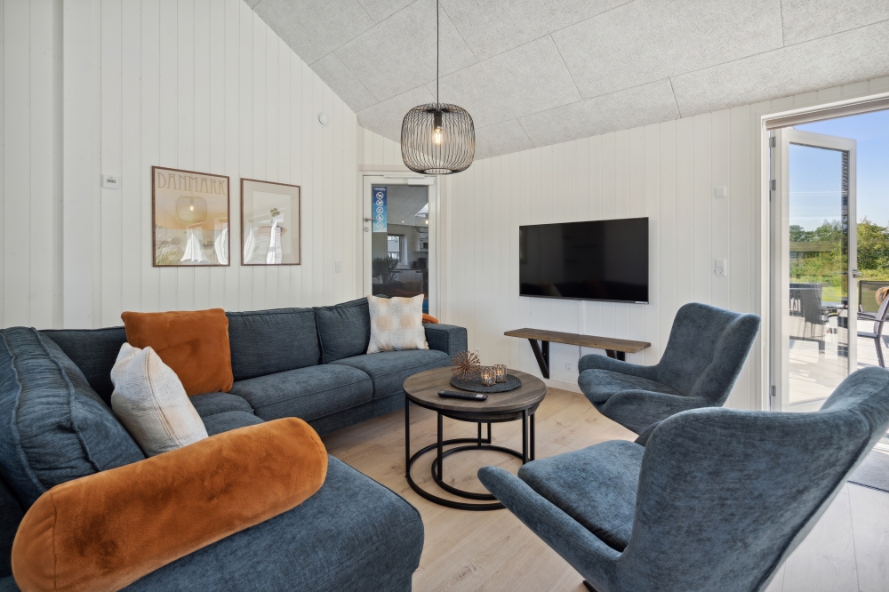 Sofaen i luksushus 598 i Sydjylland indbyder til brætspil eller at se en film sammen.