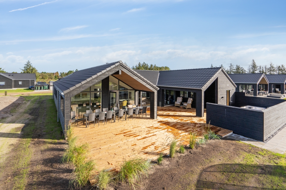 Dette skønne poolhus nr. 599 med plads til 16 personer ligger i Sydjylland