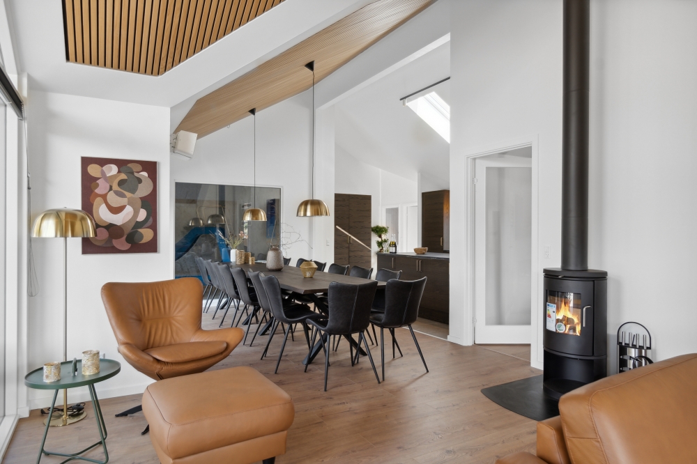 Sofaen i luksushus 584 i Nordsjælland indbyder til brætspil eller at se en film sammen.