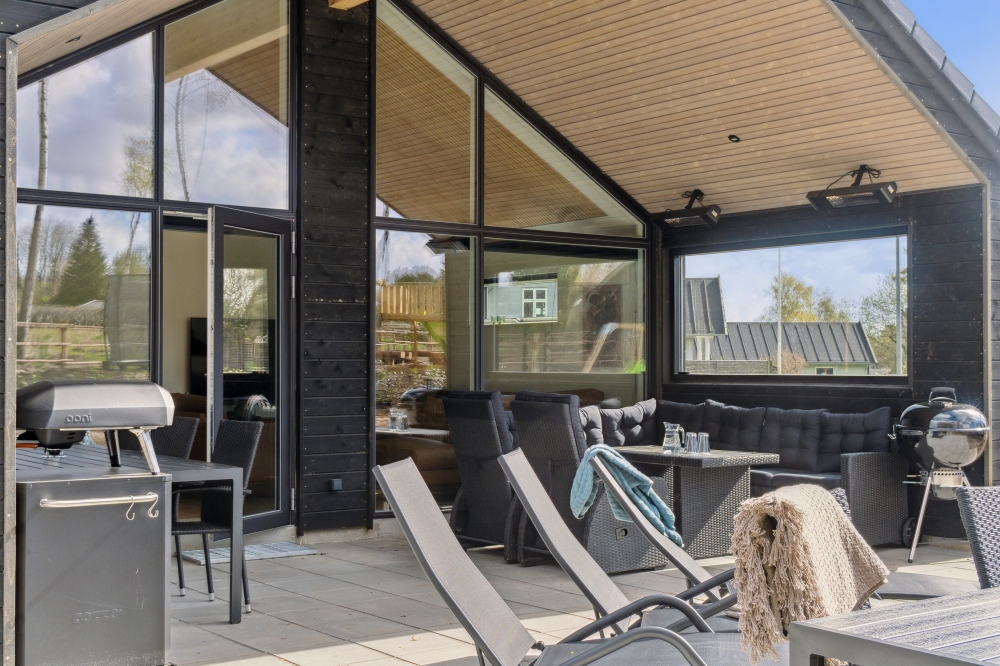 Luksushus nr. 584 har en dejlig terrasse med gode havemøbler til 14 personer.
