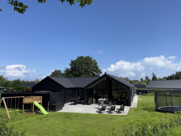 Dette skønne poolhus nr. 584 med plads til 14 personer ligger i Nordsjælland