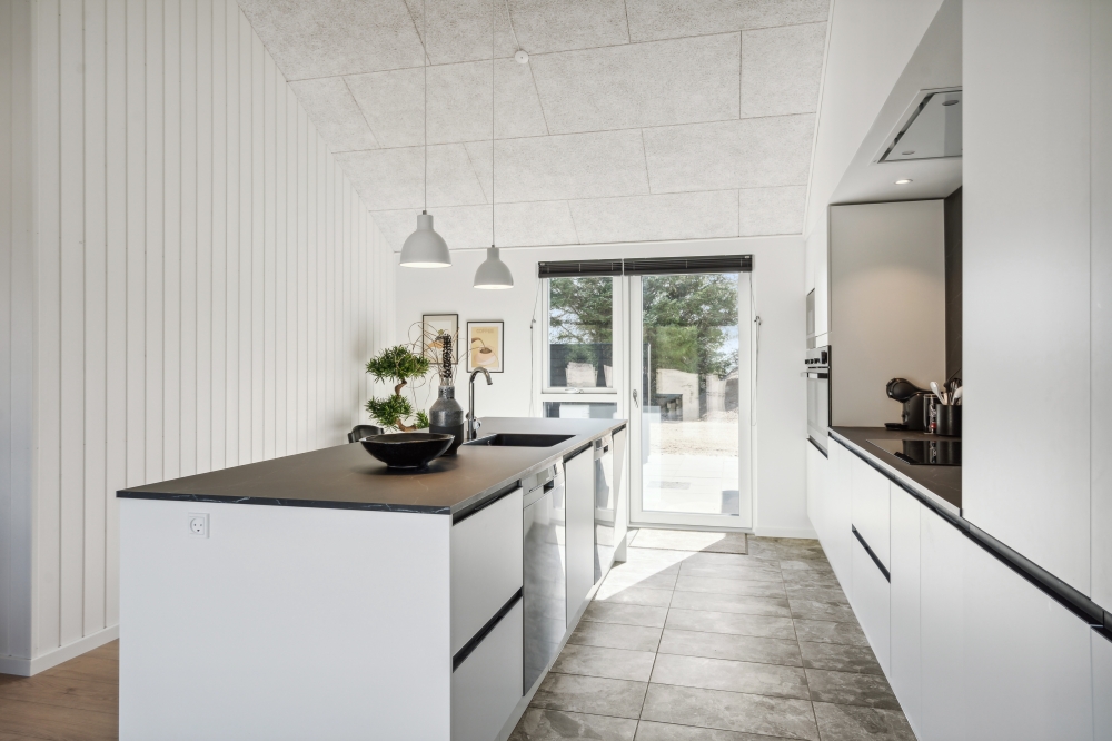 Velindrettet køkken i luksushus nr. 585 i Vestjylland.