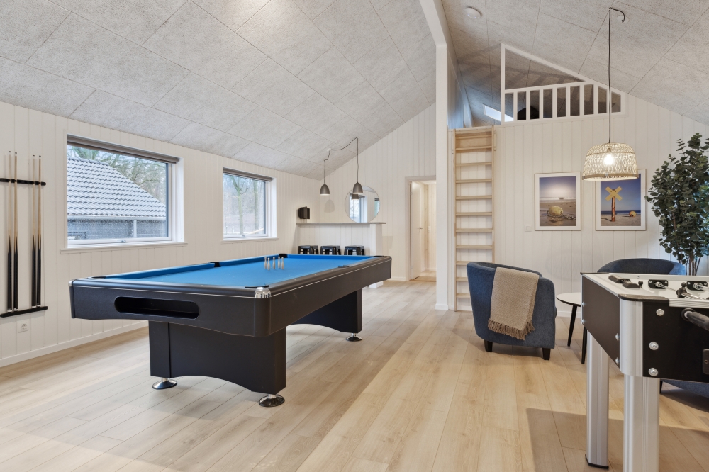 Ud over de mange timer, man kan bruge i husets pool-afdeling, så byder luksushus 752 også på billard/bordtennis og dart