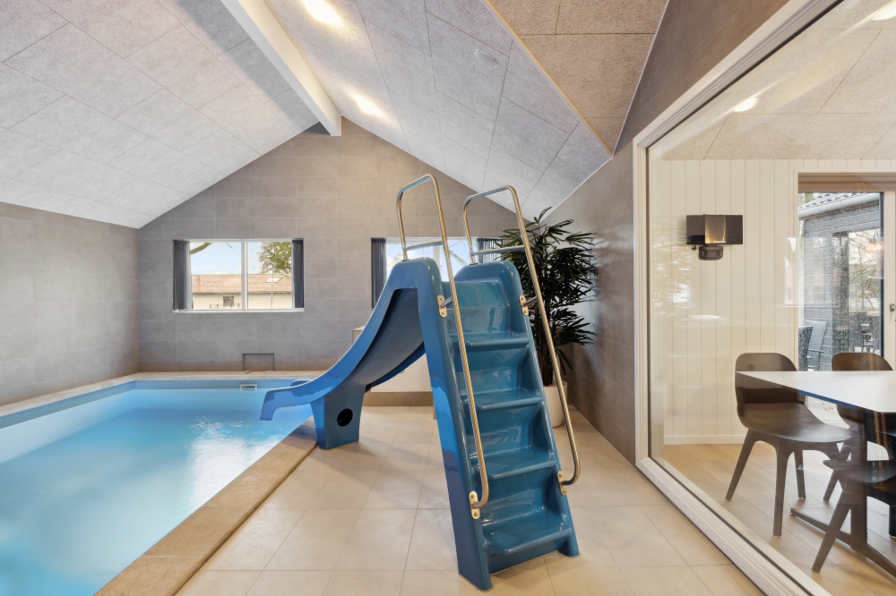 Den lækre pool i luksushuse nr. 752 til 18 personer