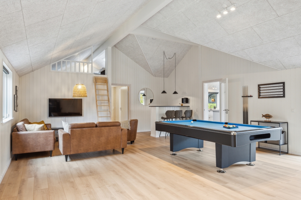 Ud over de mange timer, man kan bruge i husets pool-afdeling, så byder luksushus 758 også på billard/bordtennis og dart