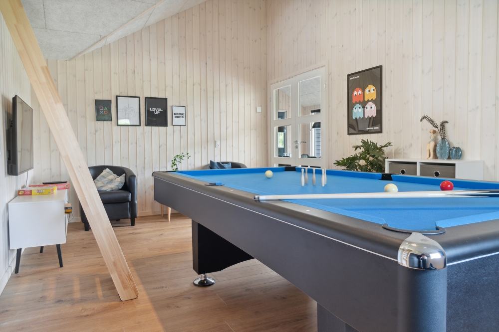 Ud over de mange timer, man kan bruge i husets pool-afdeling, så byder luksushus 588 også på billard/bordtennis og dart