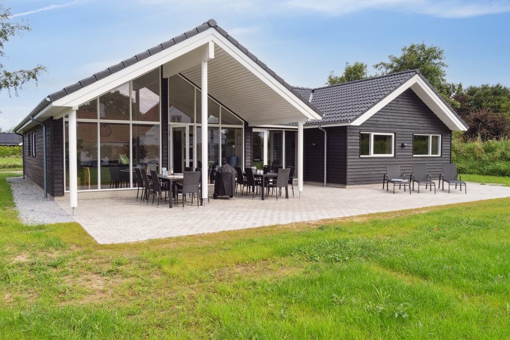 Luksushus nr. 588 har en dejlig terrasse med gode havemøbler til 14 personer.