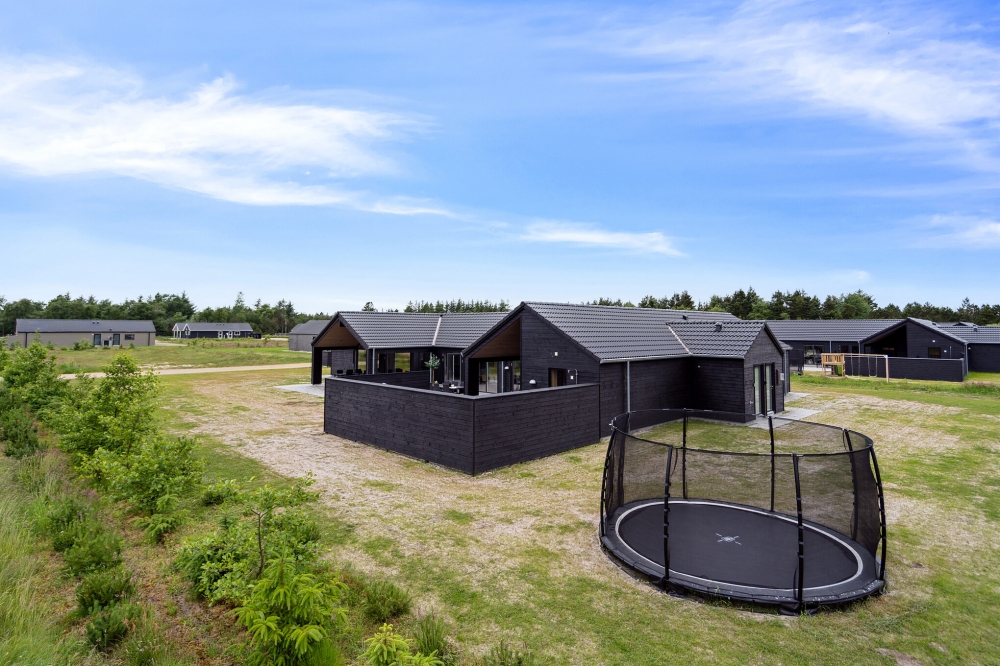 Dette skønne poolhus nr. 605 med plads til 24 personer ligger i Vestjylland
