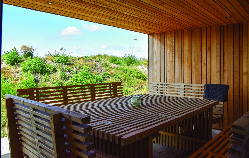 Stor terrasse ved luksushus nr. 607 i Nordjylland.
