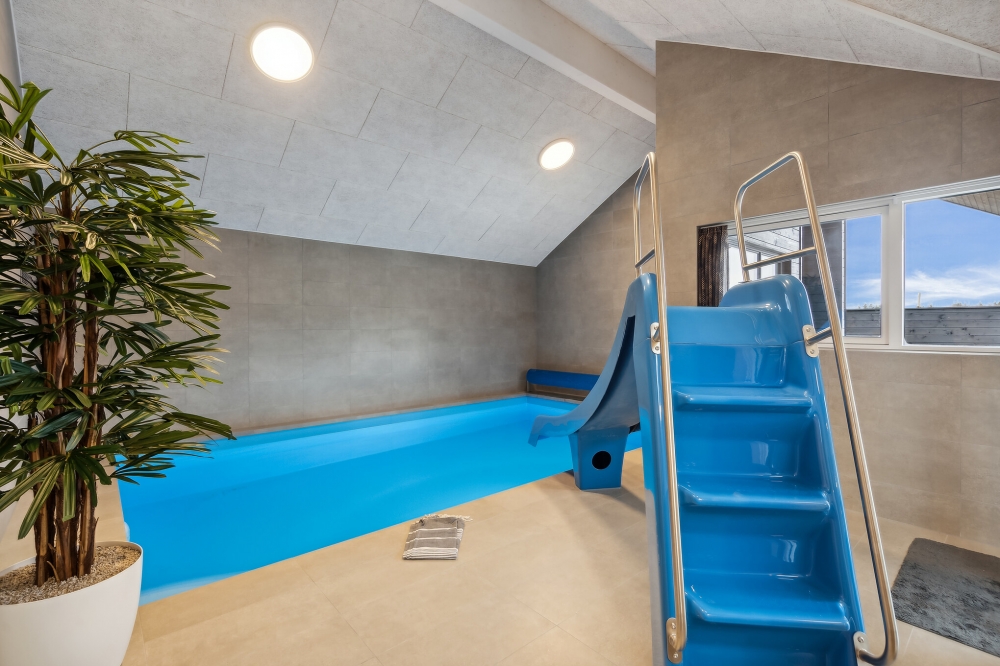 Den lækre pool i luksushuse nr. 610 til 18 personer