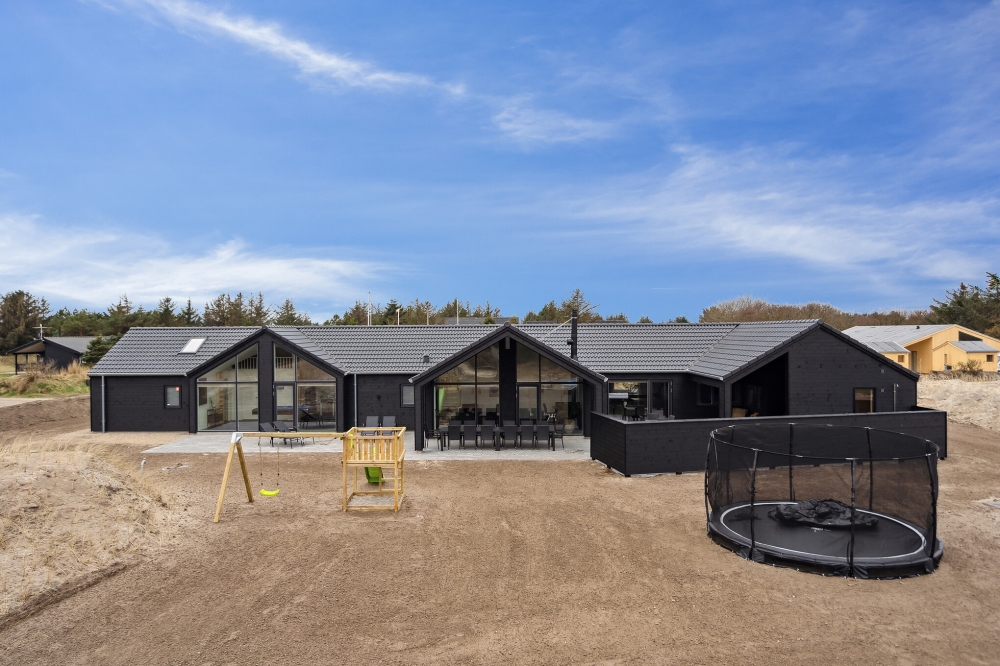Dette skønne poolhus nr. 610 med plads til 18 personer ligger i Vestjylland