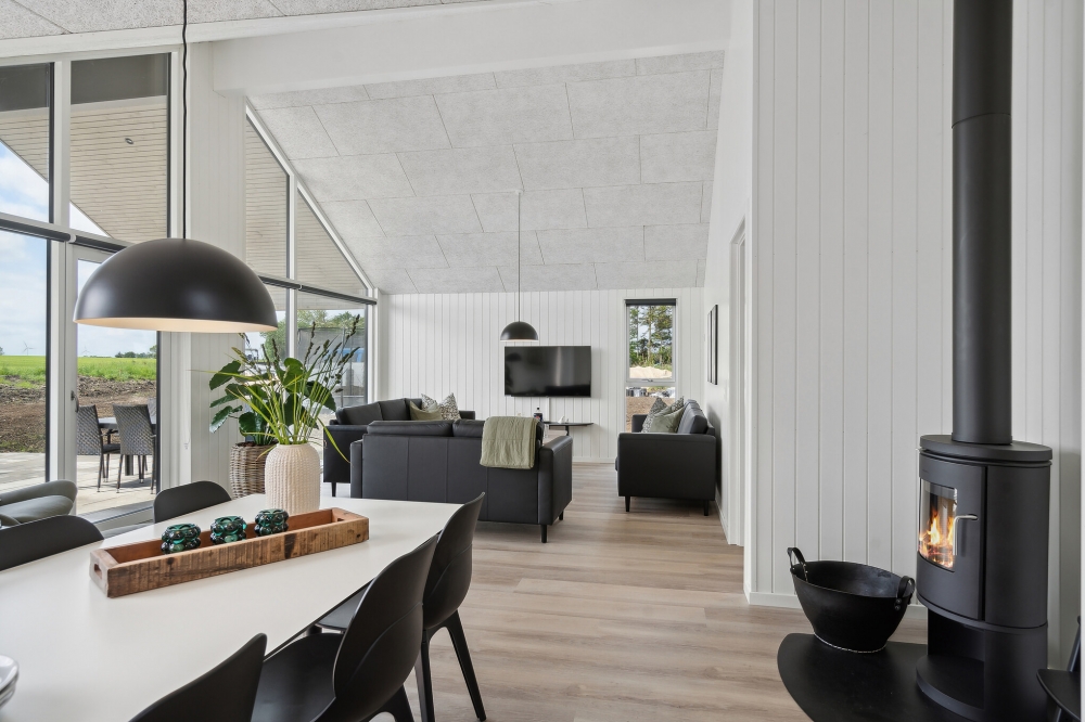 Opholdsrum med plads til 16 i luksushus nr. 614.