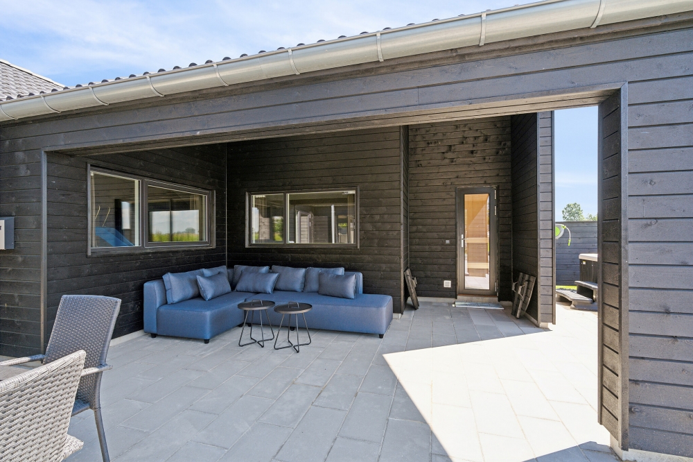 Luksushus nr. 618 har en dejlig terrasse med gode havemøbler til 16 personer.
