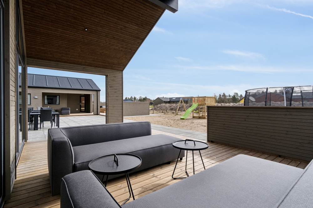 Luksushus nr. 619 har en dejlig terrasse med gode havemøbler til 30 personer.