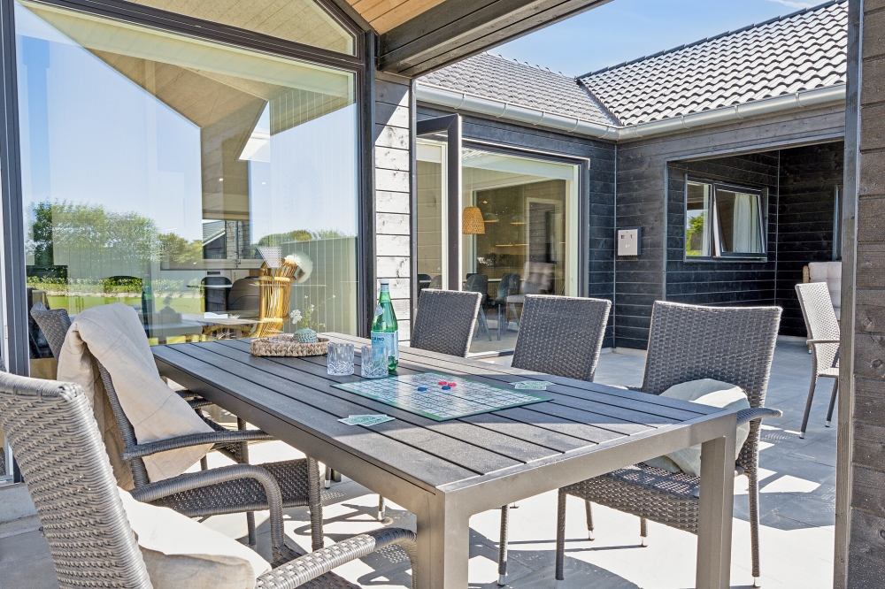 Stor terrasse ved luksushus nr. 622 i Bornholm.