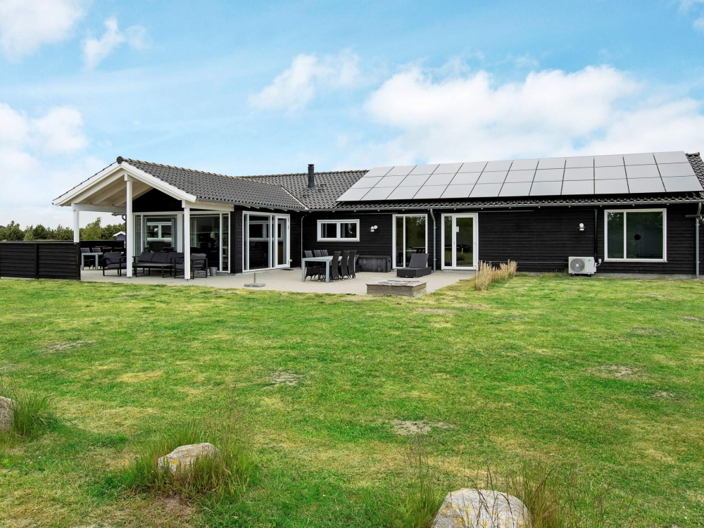 I Lolland/Falster/Møn ligger dette fine poolhus nr. 626 med plads til 14 personer.