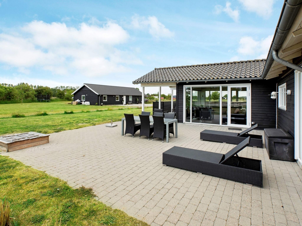 Nyd en grillaften på terrassen i luksushus nr. 626 i Lolland/Falster/Møn
